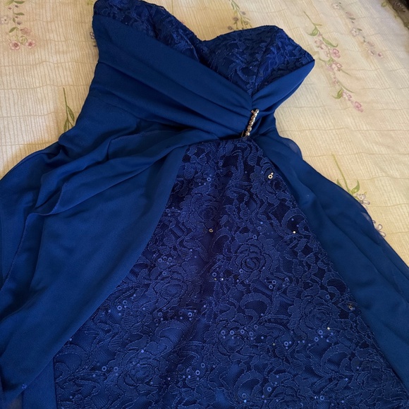 Dress - Picture 2 of 4